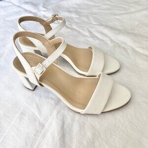 6W Naturalizer Bristol Ankle-Strap Block Heel Sandal White Size 6 Wide Wedding